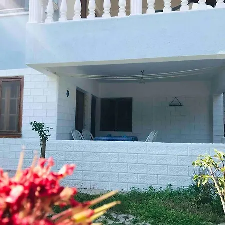 Ildir'Da Denize 150 Mt. Uzaklikta Daire. Holiday home