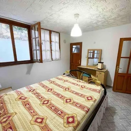 Tatil Evi Ildır’da Denize 150 mt. Uzaklıkta Daire. Çeşme