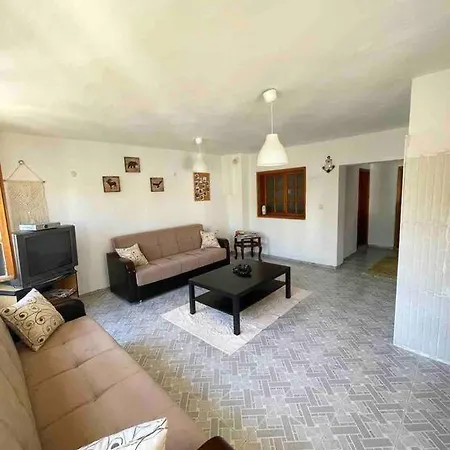 Tatil Evi Ildır’da Denize 150 mt. Uzaklıkta Daire. Çeşme